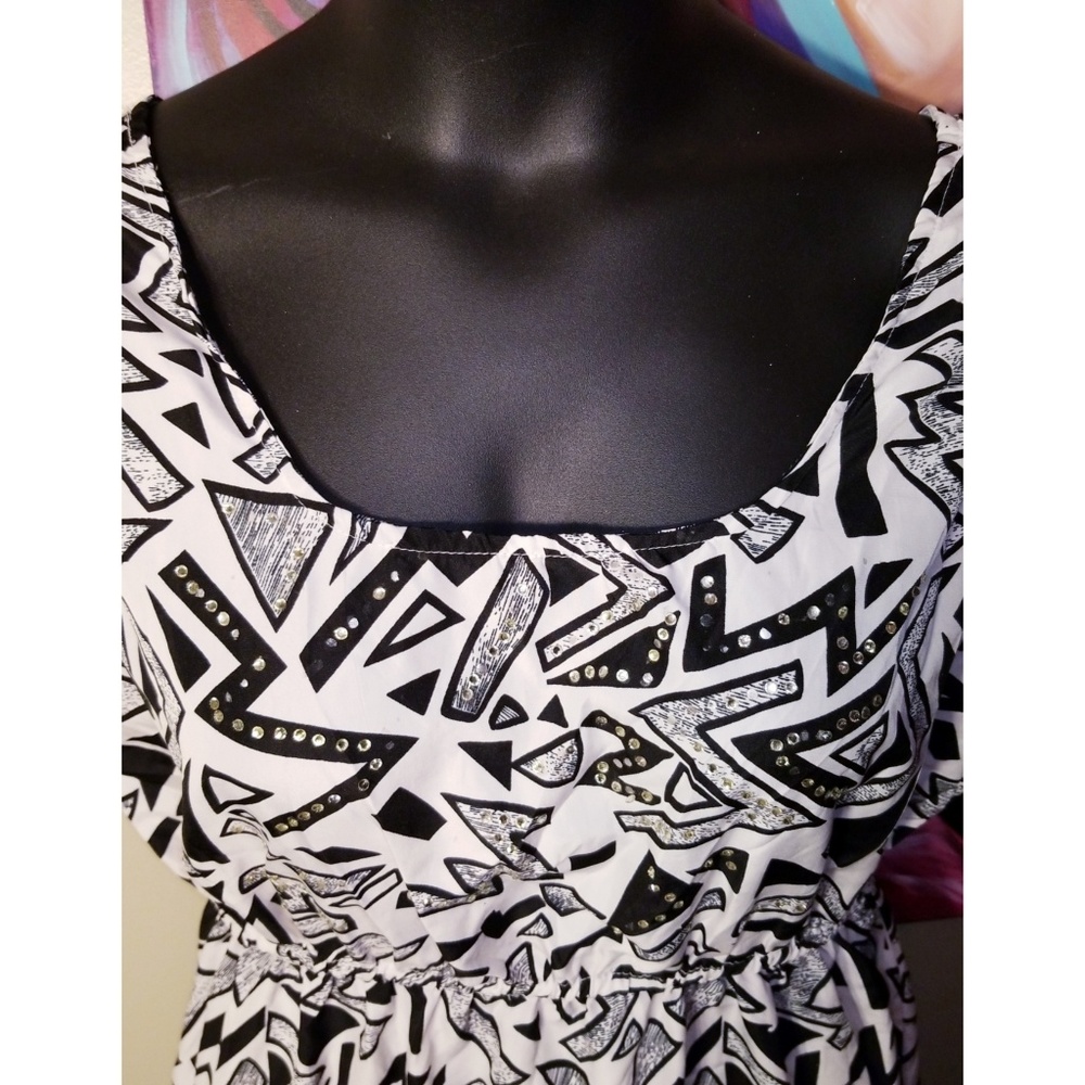 Patterned High-Low Dress - Picture 2 of 4